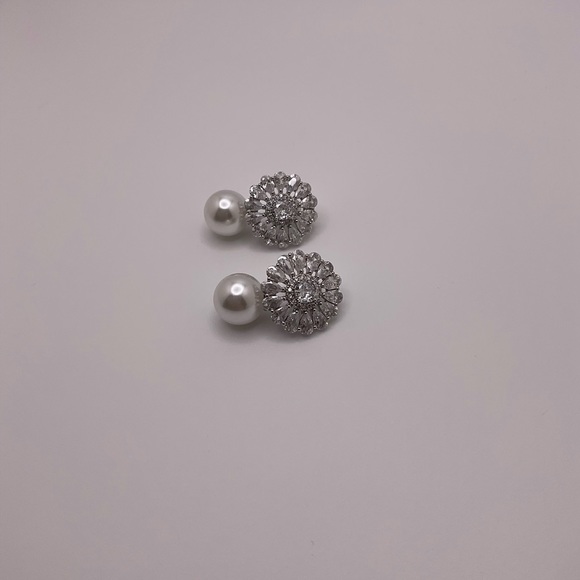 Gorgeous pearl earrings - Picture 1 of 3